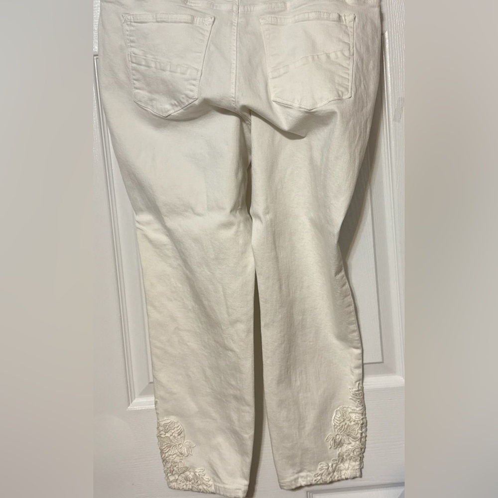 Maurices Women’s Size 16 Winter White Embroidered Hem Cropped Jeans Stretch - Picture 2 of 4
